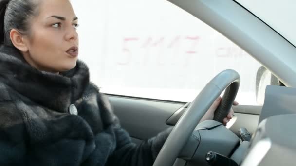 Menina Passeios Carro Condução — Vídeo de Stock