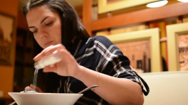 Happy Woman Eating Spaghetti Beef Drinking Red Wine Restaurant — Stock Video