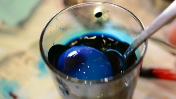 Ostereier Glas Blau Anmalen — Stockvideo