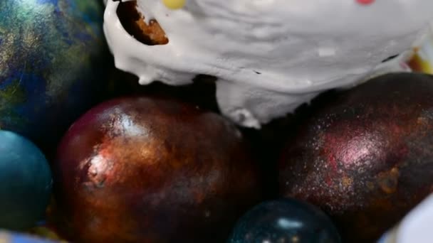 Gâteau Pâques Œufs Peints Dans Panier — Video