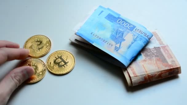De keuze tussen bitcoin en cash roebel — Stockvideo