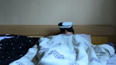 bir Vr s bardaklarda sabahları uyanır
