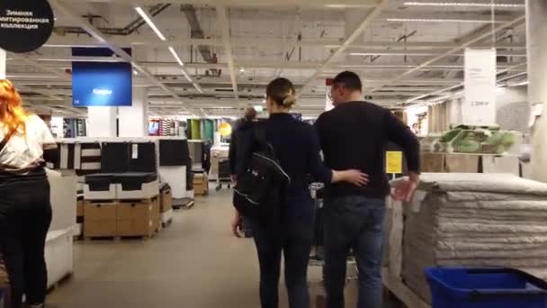 Moskwa Rosja Listopada 2019 Ludzie Największym Salonie Sprzedaży Mebli Ikea — Wideo stockowe