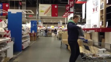 Moskova, Rusya - 17 Kasım 2019: En büyük mobilya perakendecisi Ikea showroom.