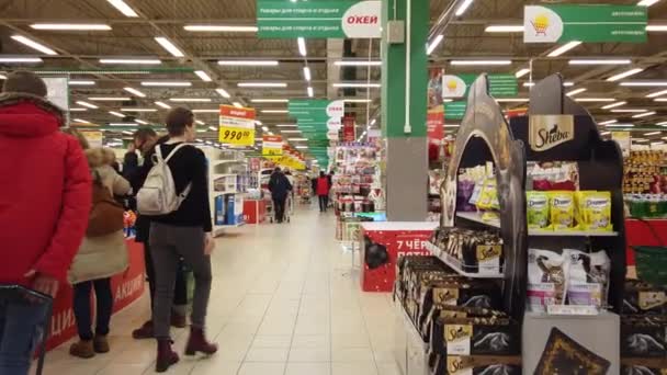 Moscow Rússia Novembro 2019 Pessoas Caminham Pelo Supermercado Busca Dos — Vídeo de Stock