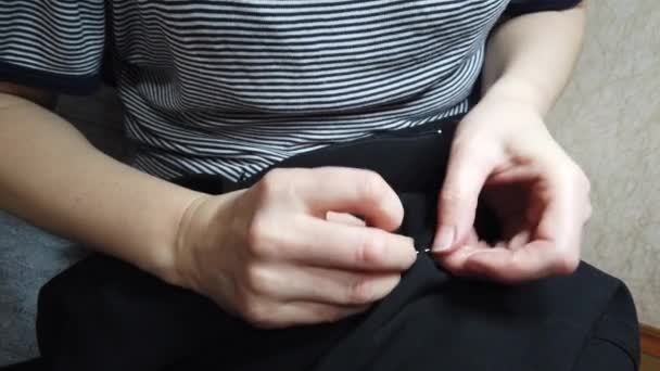 Girl Needle Manually Sews Clothes — 비디오