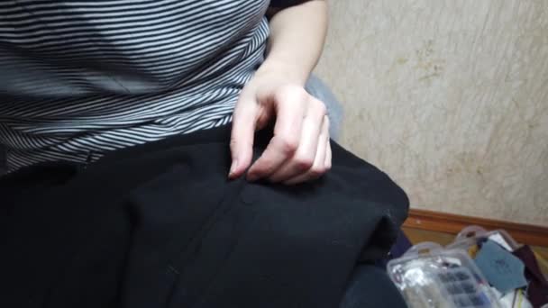 Girl Needle Manually Sews Clothes — 비디오