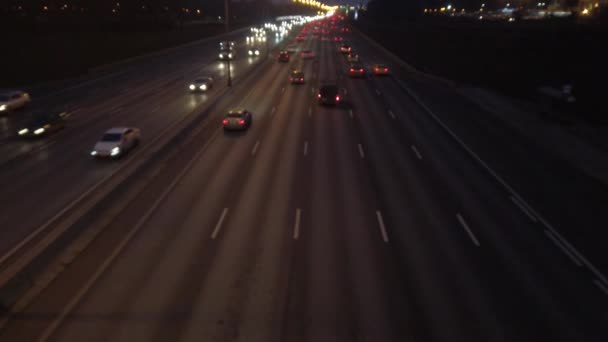 高速公路上的夜间车辆交通 — 图库视频影像