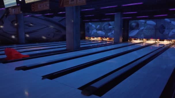 Leden Moskva Rusko Lidé Hrají Bowling Házejí Míčky Silnici Bowlingu — Stock video