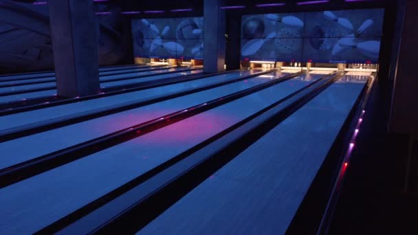 Január Moszkva Oroszország Emberek Bowlingoznak Labdákat Dobálnak Bowling Útján — Stock videók