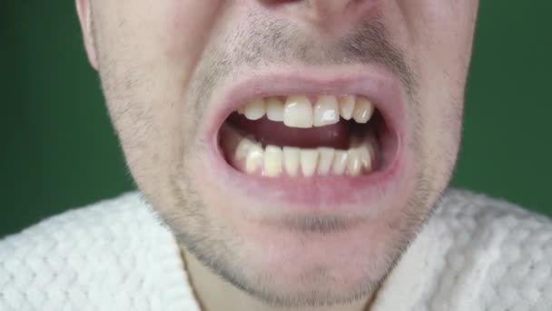 男人嘴的特写 面部表情的不同变体 — 图库视频影像