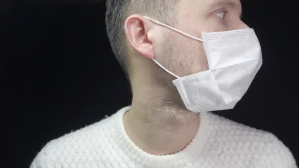 Homme Avec Masque Protecteur Tousse Est Malade Rhume Toux — Video