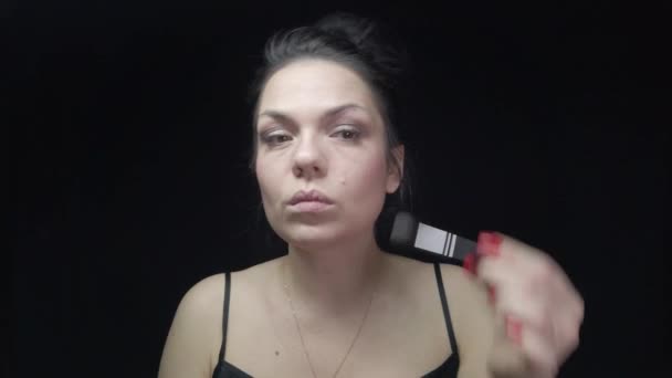 Girl Makes Her Own Makeup Looks Her Face Creates Beauty — 图库视频影像