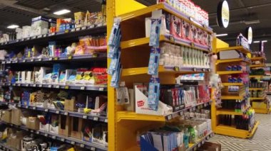08 Nisan 2020, MOSCOW, RUSSIA: COVID-19 virüs salgını sırasında süpermarket rafları
