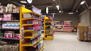 08 Nisan 2020, MOSCOW, RUSSIA: COVID-19 virüs salgını sırasında süpermarket rafları