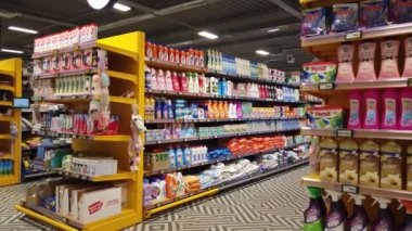08 Nisan 2020, MOSCOW, RUSSIA: COVID-19 virüs salgını sırasında süpermarket rafları