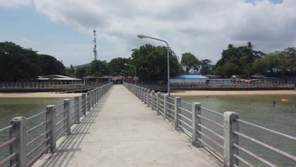 Passagem Lenta Suave Sobre Ponte Ravai Tailândia Phuket — Vídeo de Stock