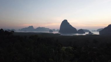 Samet Nangshe 'nin Tayland' daki güneş doğuşu manzarası.