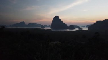 Samet Nangshe 'nin Tayland' daki güneş doğuşu manzarası.