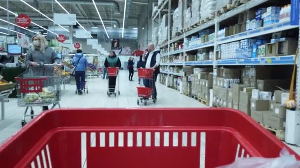 Avril 2020 Moscou Russie Chariot Alimentaire Déplace Dans Hypermarché — Video