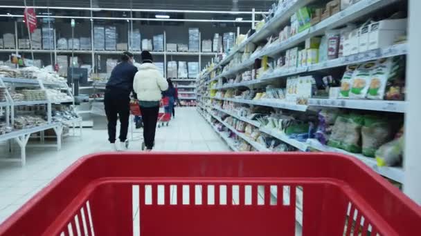 Avril 2020 Moscou Russie Chariot Alimentaire Déplace Dans Hypermarché — Video