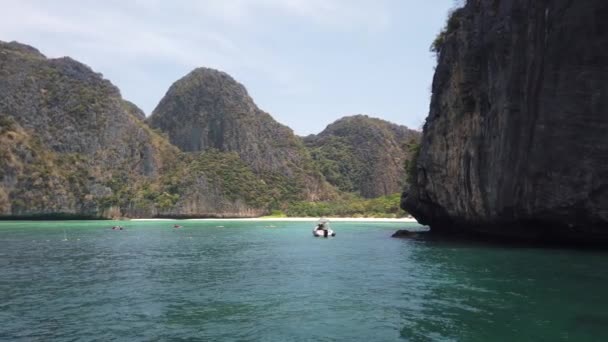 Utsikt Över Berömda Phi Phi Thailand Från Båt Bukten Där — Stockvideo