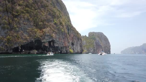 Boat Sails Cave Phi Phi Islands Thailand — Stock Video