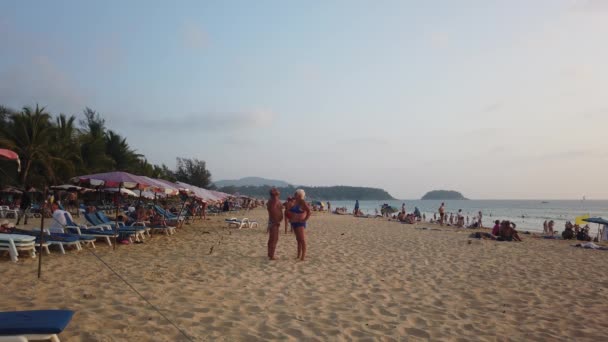 Μαρτιου 2020 Karon Beach Phuket Thailand Τροπική Παραλία Αμέτρητους Τουρίστες — Αρχείο Βίντεο