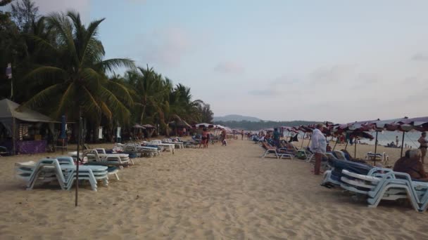 Mars 2020 Karon Beach Phuket Thaïlande Plage Tropicale Avec Nombreux — Video