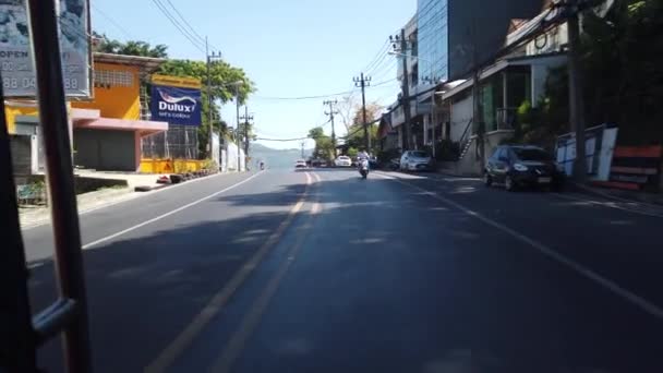 15 MARZO 2020, PHUKET, THAILANDIA: Phuket roads in Thailand, veduta in prima persona del traffico sulle strade di Phuket — Video Stock