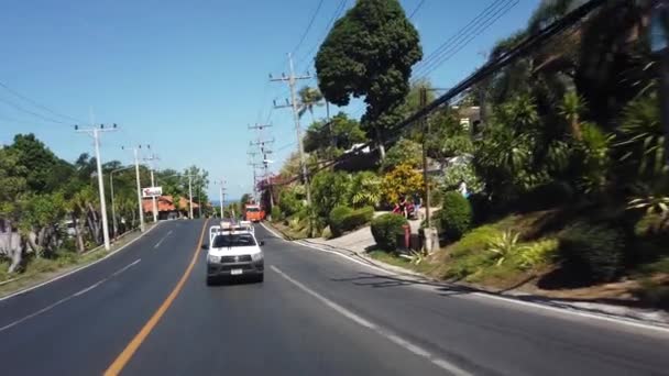 15 MARS 2020, PHUKET, THAÏLANDE : Routes de Phuket en Thaïlande, vue à la première personne de la circulation sur les routes de Phuket — Video