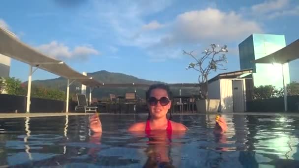 Chica Piscina Bajo Agua — Vídeo de stock