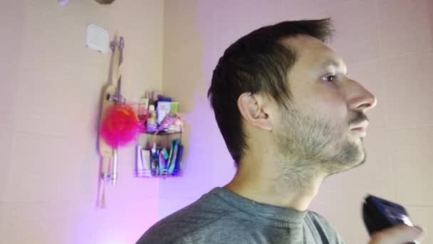 Hombre Baño Afeita Maquinilla Afeitar Electro — Vídeos de Stock