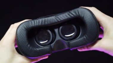 Bir erkeğin ilk bakışı kafasına 3D gözlük takmasıdır.