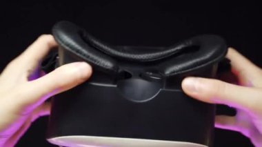 Bir erkeğin ilk bakışı kafasına 3D gözlük takmasıdır.