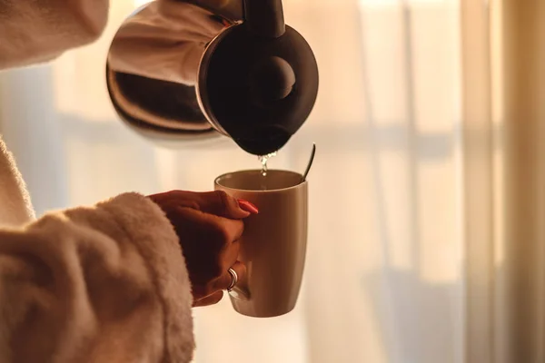 Woman making her coffee in the morning — Stock Photo, Image