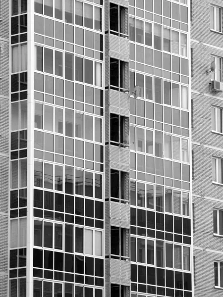 Bella facciata di un nuovo edificio — Foto Stock