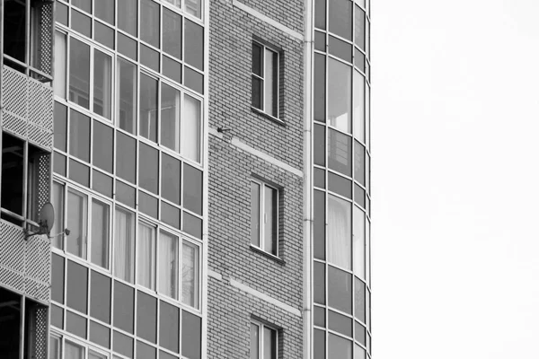 Vackra fasaden av en ny byggnad — Stockfoto