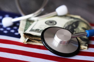 para, Amerikan bayrağı üzerinde sağlık stetoskop