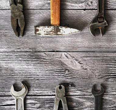 Ahşap arka plan üzerinde daire tamiri için Araçlar