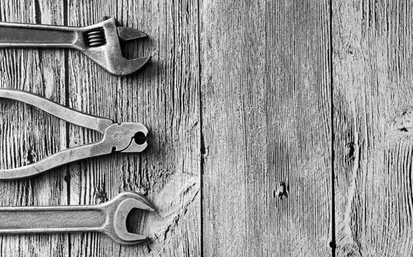 Werkzeuge für Reparaturen auf Holzgrund — Stockfoto