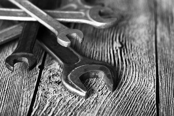 Narzędzia do naprawy na tle drewniane — Zdjęcie stockowe