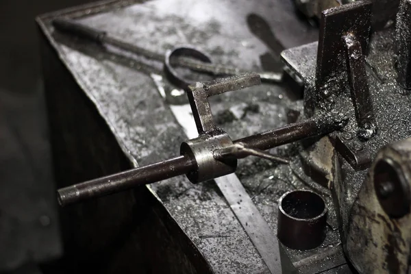 Промислова металообробка, робоча машина — стокове фото