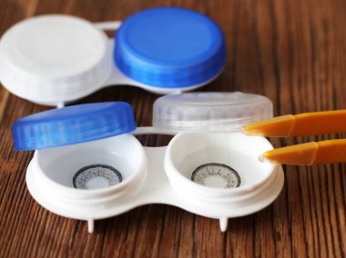 Renkli kontakt lensler, yeni vizyon düzeltme teknolojisi