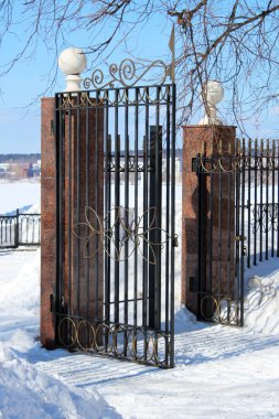 Kış Parkı şehrinde demir açık kapı
