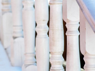 Beyaz Tırabzan ayakları merdiven, güzel tarzı