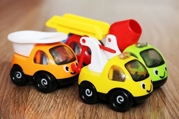 Eine Reihe von Kinderspielzeugautos, Baumaschinen — Stockfoto