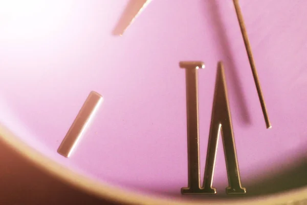 여성을 위한 핑크 시계 너무 가까이, 매크로 — 스톡 사진