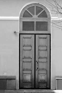 Binanın eski kapısı.