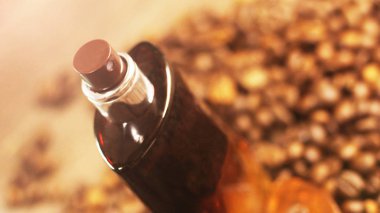 Arka planda parfüm şişesi ve kahve çekirdeği var.